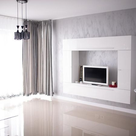 Apartament Denissia Oradea Bagian luar foto