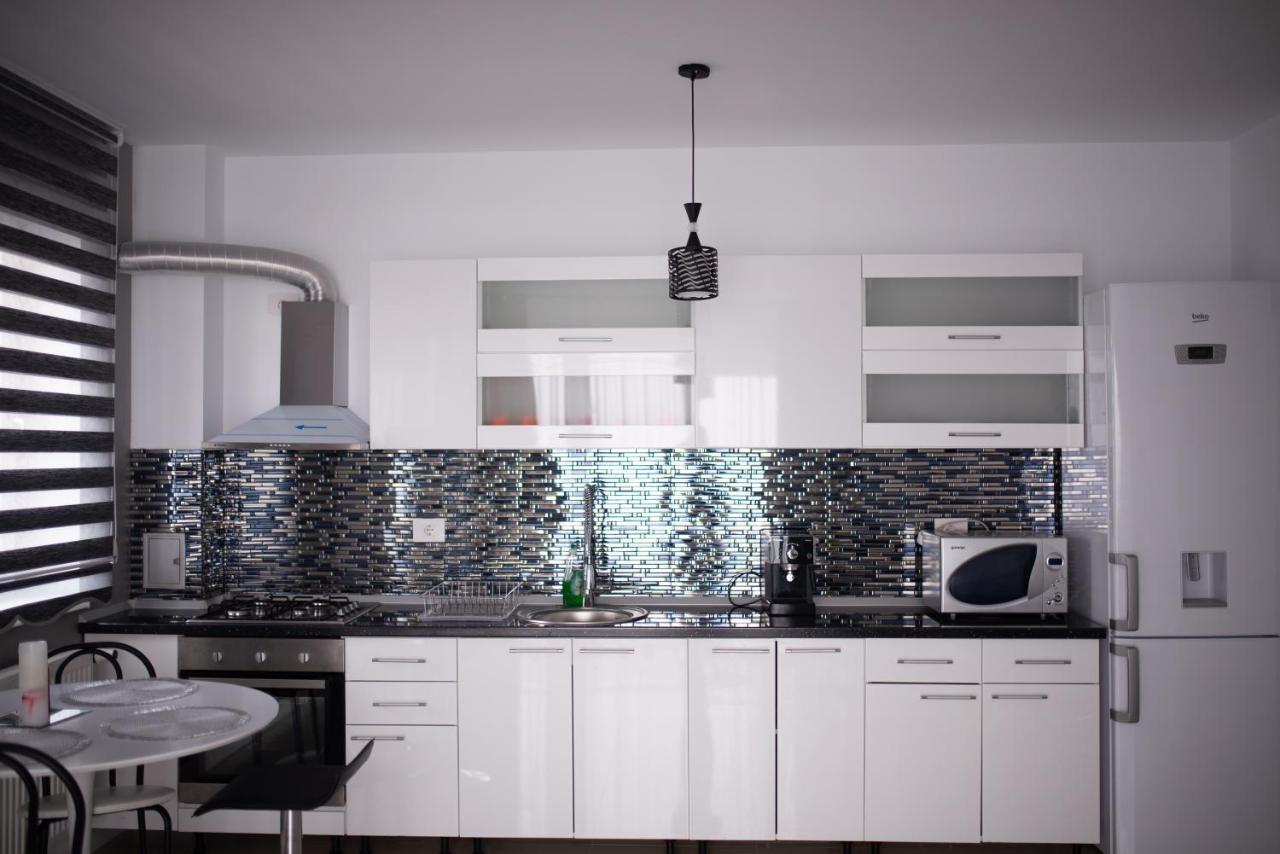 Apartament Denissia Oradea Bagian luar foto